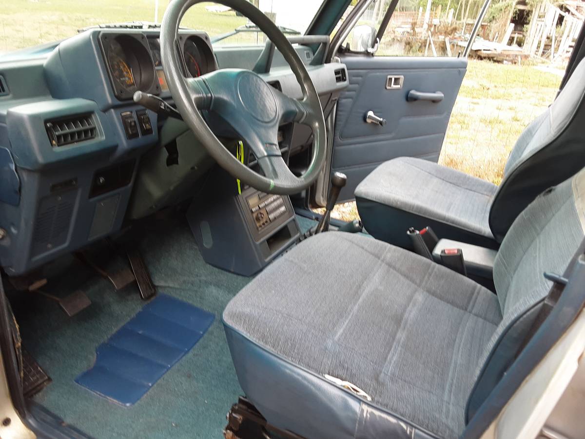 Mitsubishi-Montero-4x4-1990-silver-7