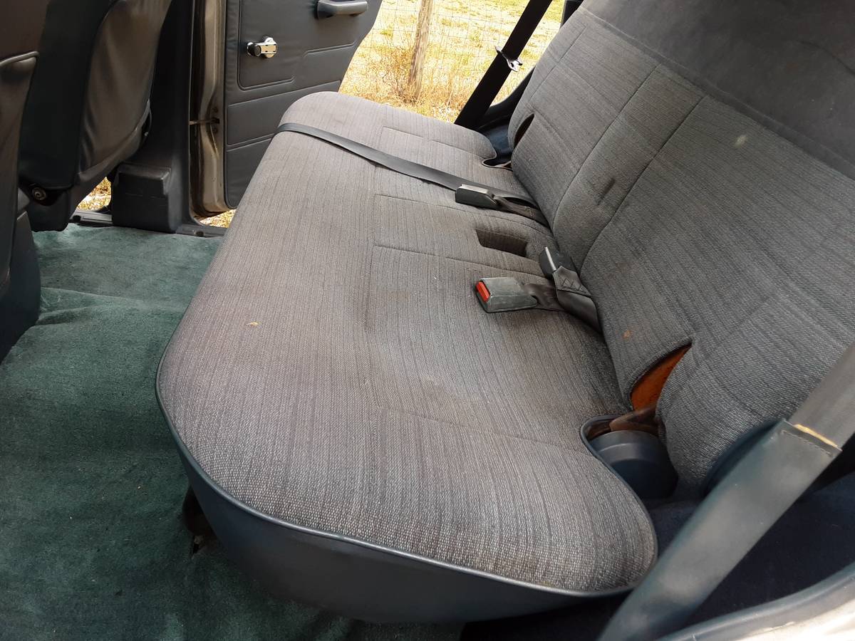 Mitsubishi-Montero-4x4-1990-silver-9