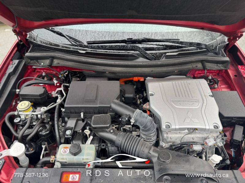 Mitsubishi-Outlander-hybrid-2022-red-10