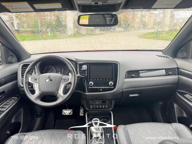 Mitsubishi-Outlander-hybrid-2022-red-11