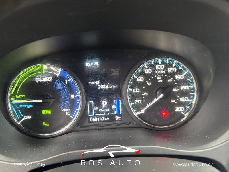 Mitsubishi-Outlander-hybrid-2022-red-12