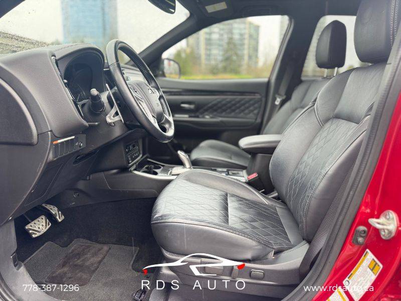Mitsubishi-Outlander-hybrid-2022-red-16