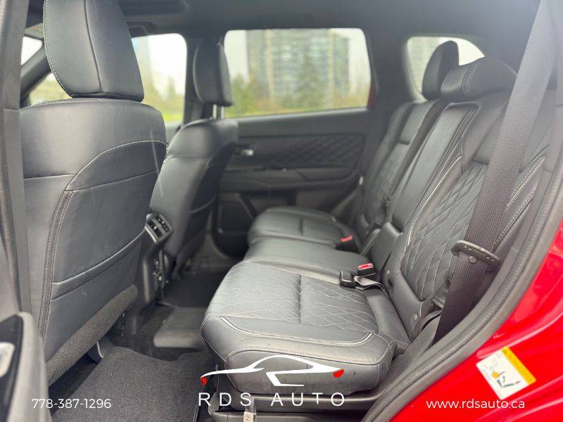 Mitsubishi-Outlander-hybrid-2022-red-17