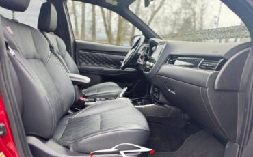 Mitsubishi-Outlander-hybrid-2022-red-18