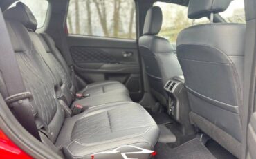 Mitsubishi-Outlander-hybrid-2022-red-19