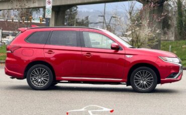 Mitsubishi-Outlander-hybrid-2022-red-3