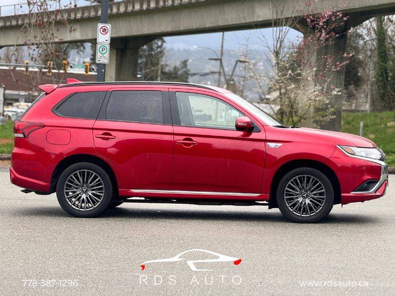 Mitsubishi-Outlander-hybrid-2022-red-3