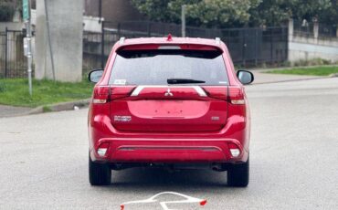 Mitsubishi-Outlander-hybrid-2022-red-5