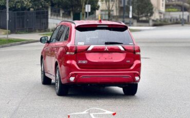 Mitsubishi-Outlander-hybrid-2022-red-6