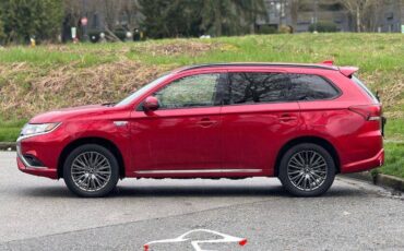 Mitsubishi-Outlander-hybrid-2022-red-7