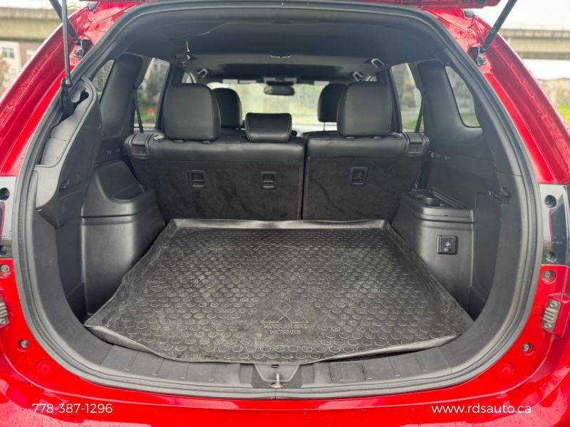 Mitsubishi-Outlander-hybrid-2022-red-9
