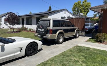 Mitsubishi-Pajero-1992-1