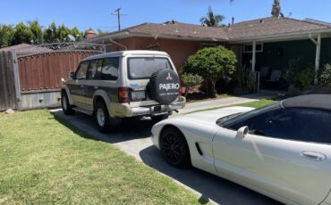 Mitsubishi-Pajero-1992-2