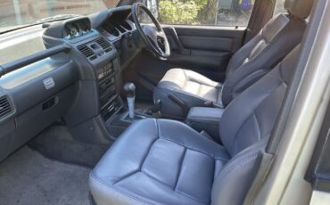 Mitsubishi-Pajero-1992-3