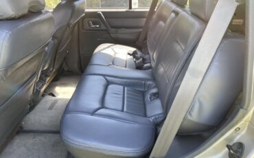 Mitsubishi-Pajero-1992-4