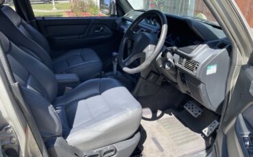 Mitsubishi-Pajero-1992-5