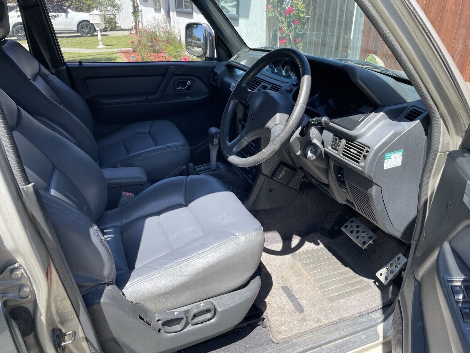 Mitsubishi-Pajero-1992-5