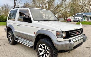 Mitsubishi-Pajero-1994-white-1