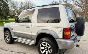 Mitsubishi-Pajero-1994-white-10