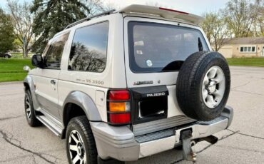 Mitsubishi-Pajero-1994-white-11