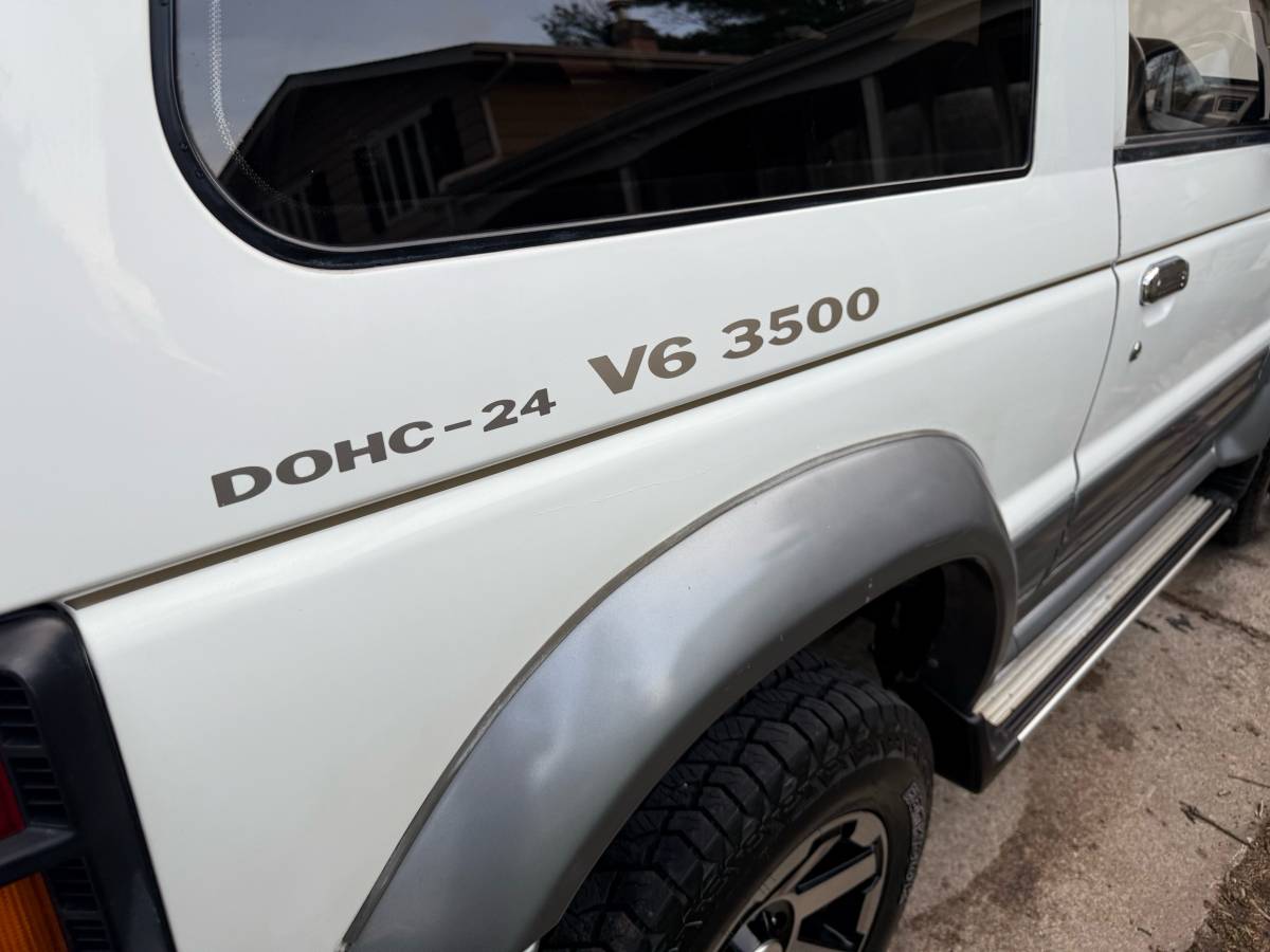 Mitsubishi-Pajero-1994-white-14