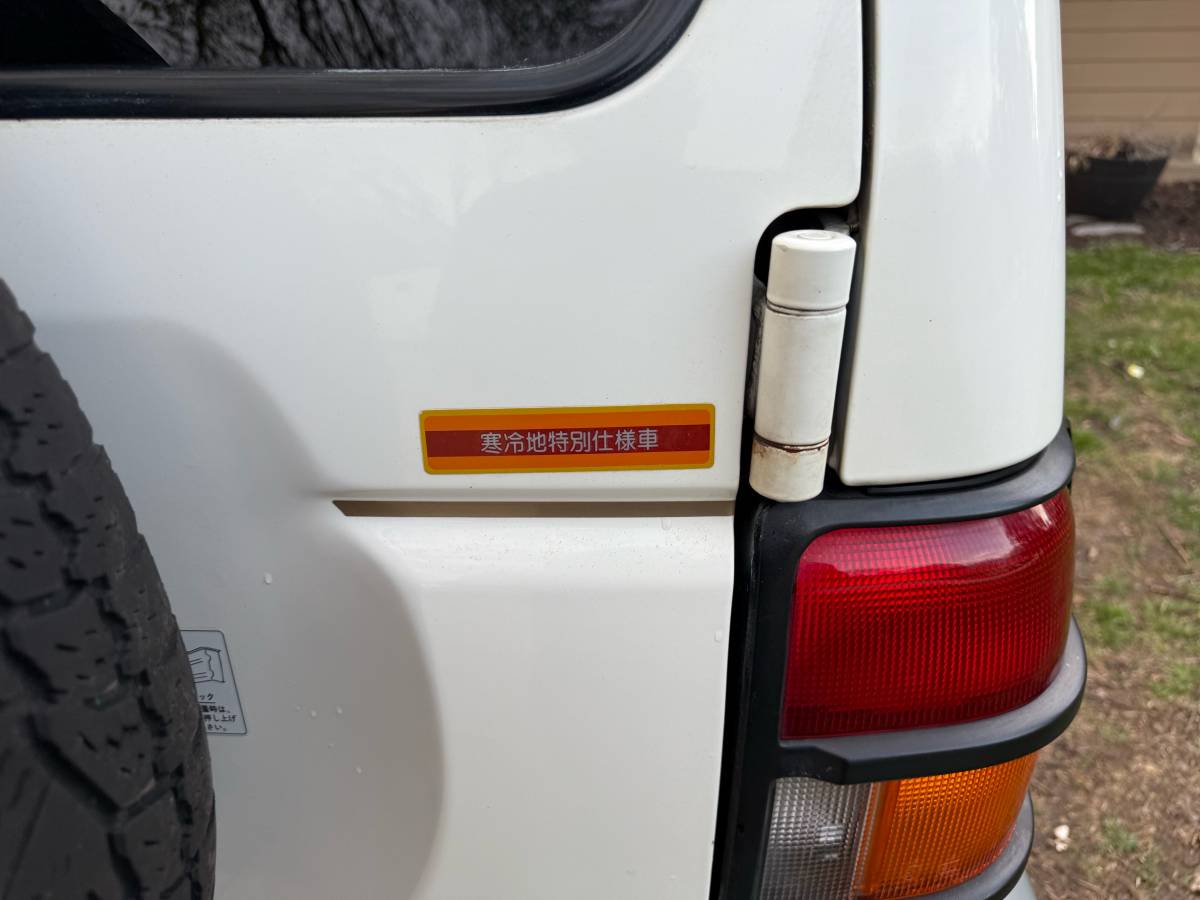 Mitsubishi-Pajero-1994-white-15