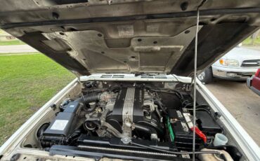 Mitsubishi-Pajero-1994-white-16