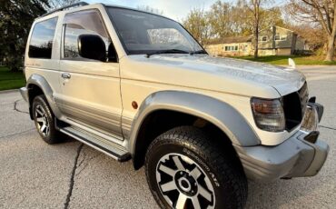 Mitsubishi-Pajero-1994-white-17