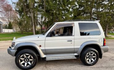 Mitsubishi-Pajero-1994-white-18