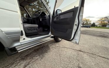 Mitsubishi-Pajero-1994-white-22