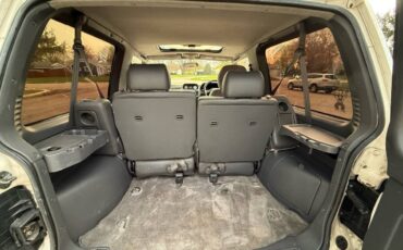 Mitsubishi-Pajero-1994-white-23