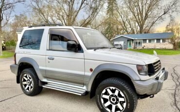 Mitsubishi-Pajero-1994-white