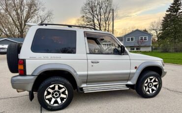 Mitsubishi-Pajero-1994-white-4