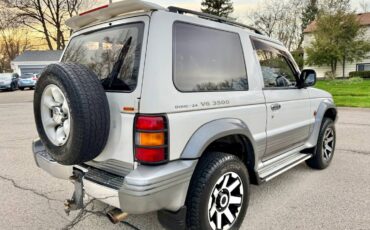 Mitsubishi-Pajero-1994-white-5