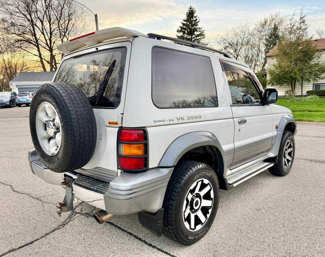 Mitsubishi-Pajero-1994-white-5