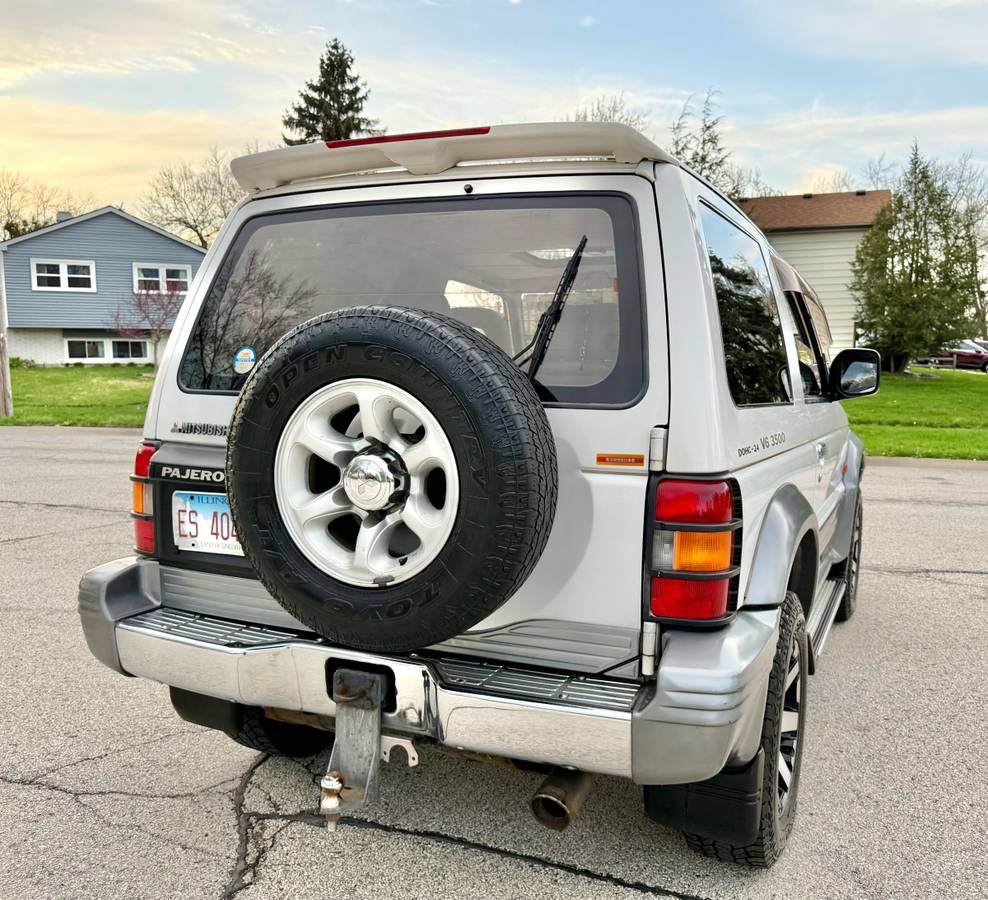 Mitsubishi-Pajero-1994-white-6