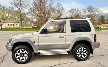 Mitsubishi-Pajero-1994-white-8
