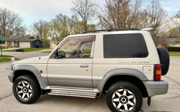 Mitsubishi-Pajero-1994-white-9