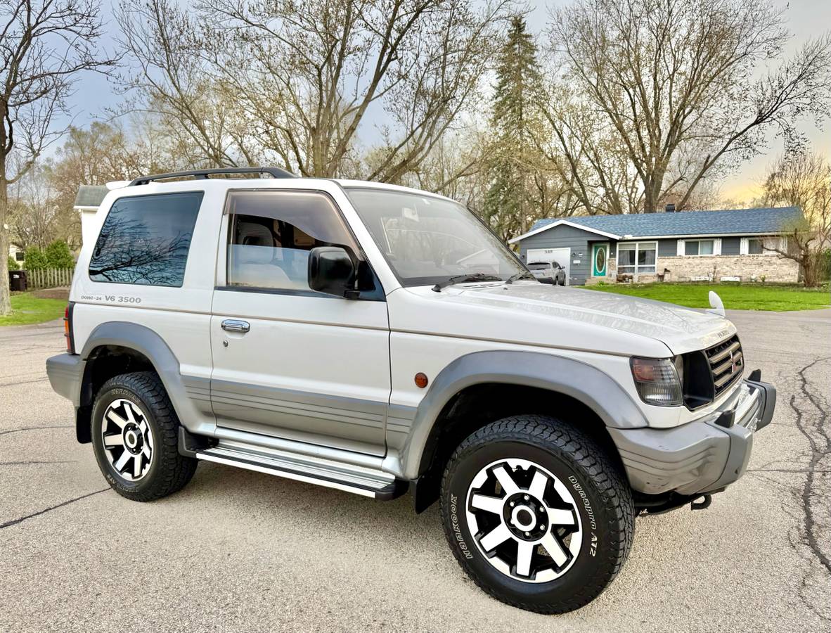 Mitsubishi-Pajero-1994-white