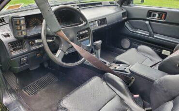 Mitsubishi-Starion-1988-Coupe-15