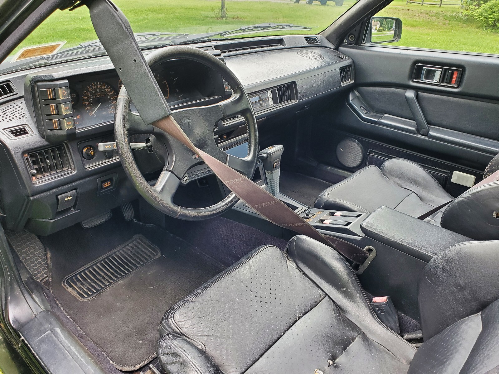 Mitsubishi-Starion-1988-Coupe-15