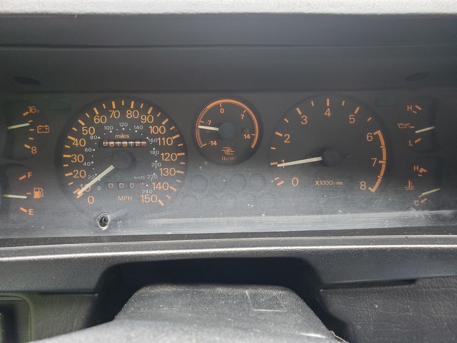 Mitsubishi-Starion-1988-Coupe-17