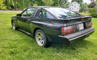 Mitsubishi-Starion-1988-Coupe-5