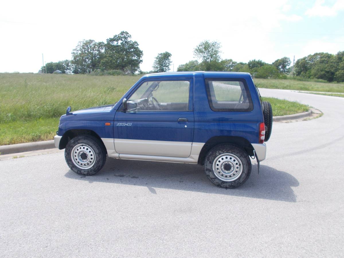 Mitsubishi-Xr-2-1995-blue