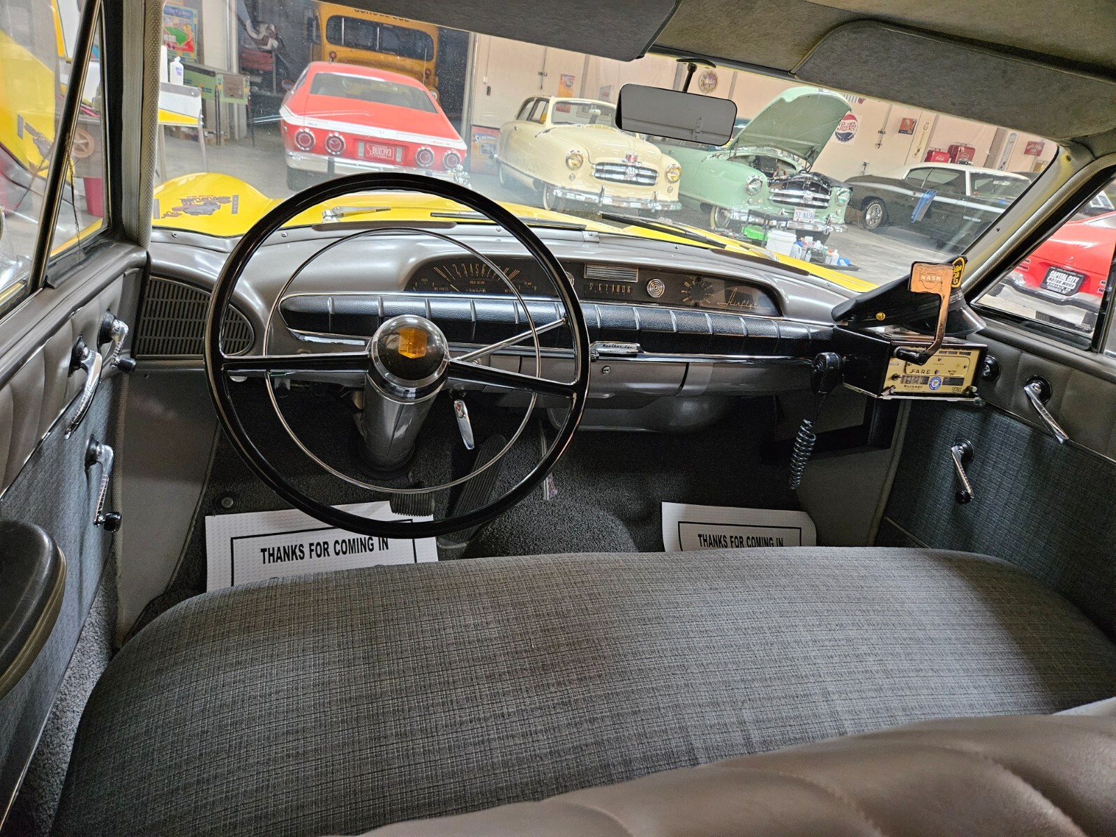 Nash-Ambassador-1953-Sedan-33