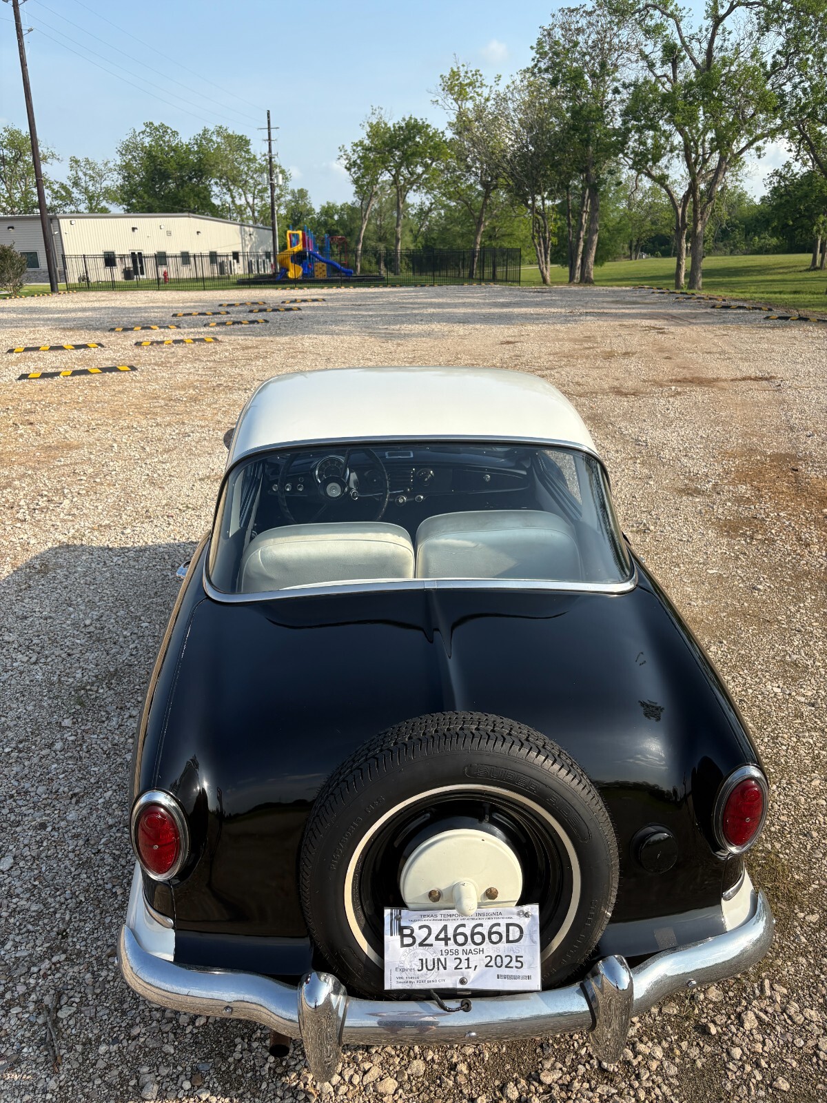 Nash-Metropolitan-1958-Coupe-3