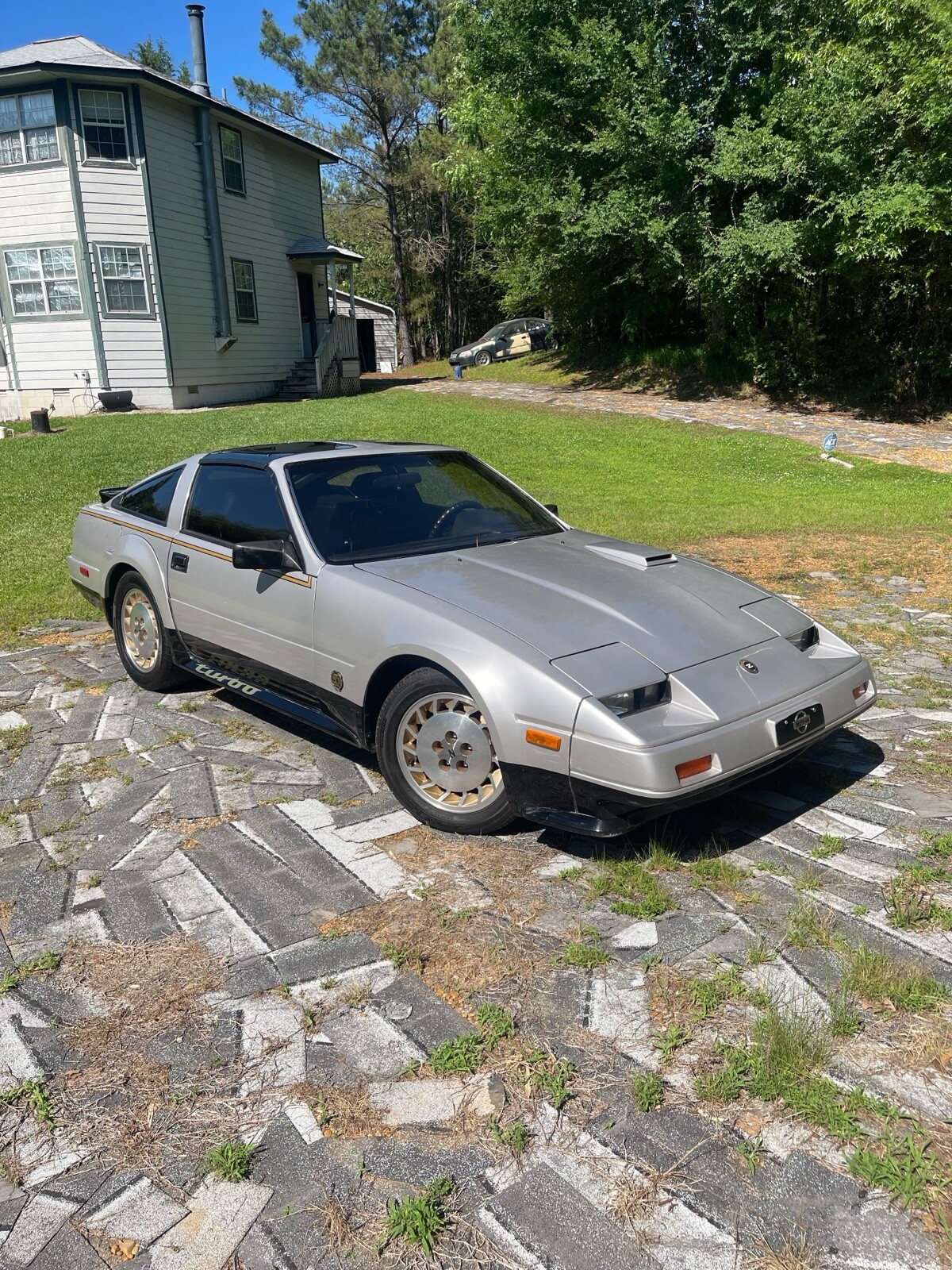 Nissan-300ZX-1984-Coupe-1