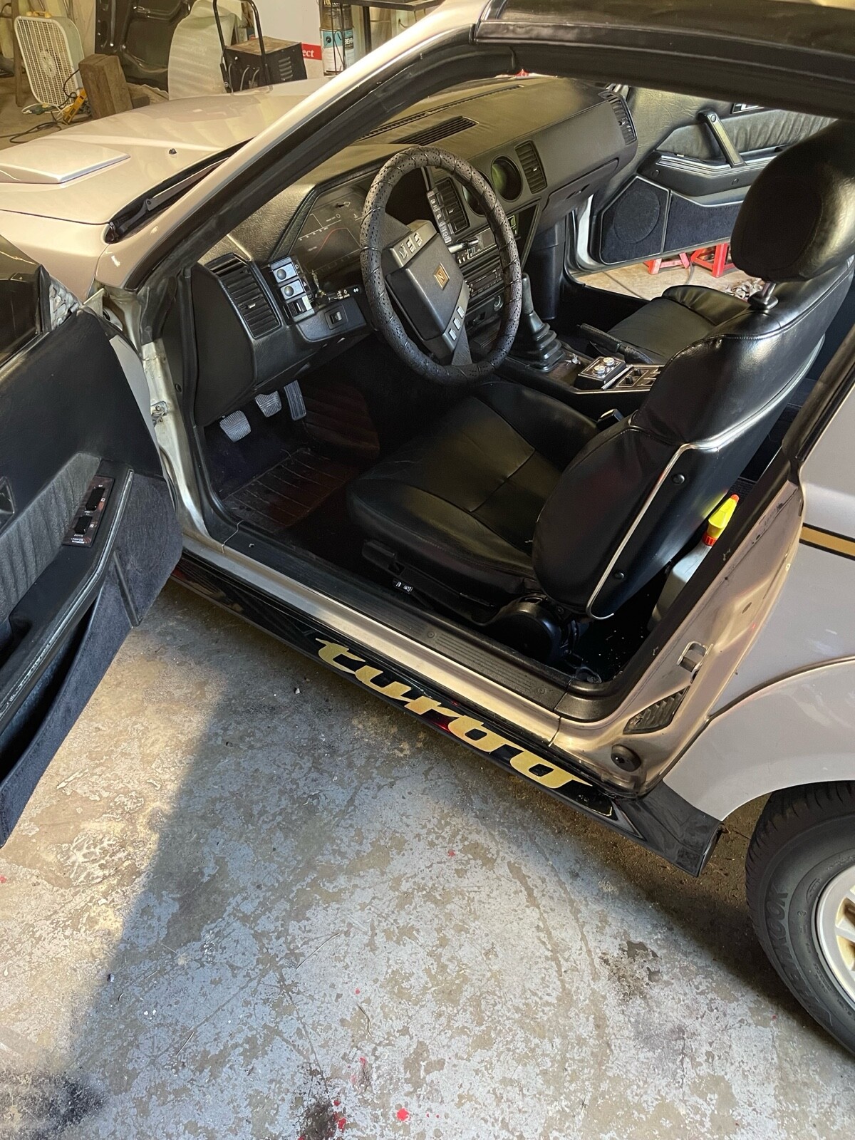 Nissan-300ZX-1984-Coupe-17