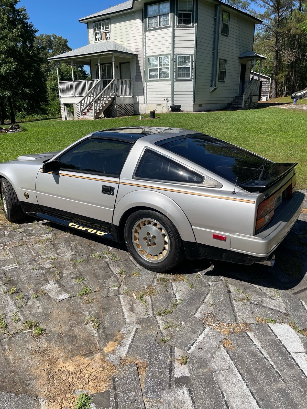Nissan-300ZX-1984-Coupe-2