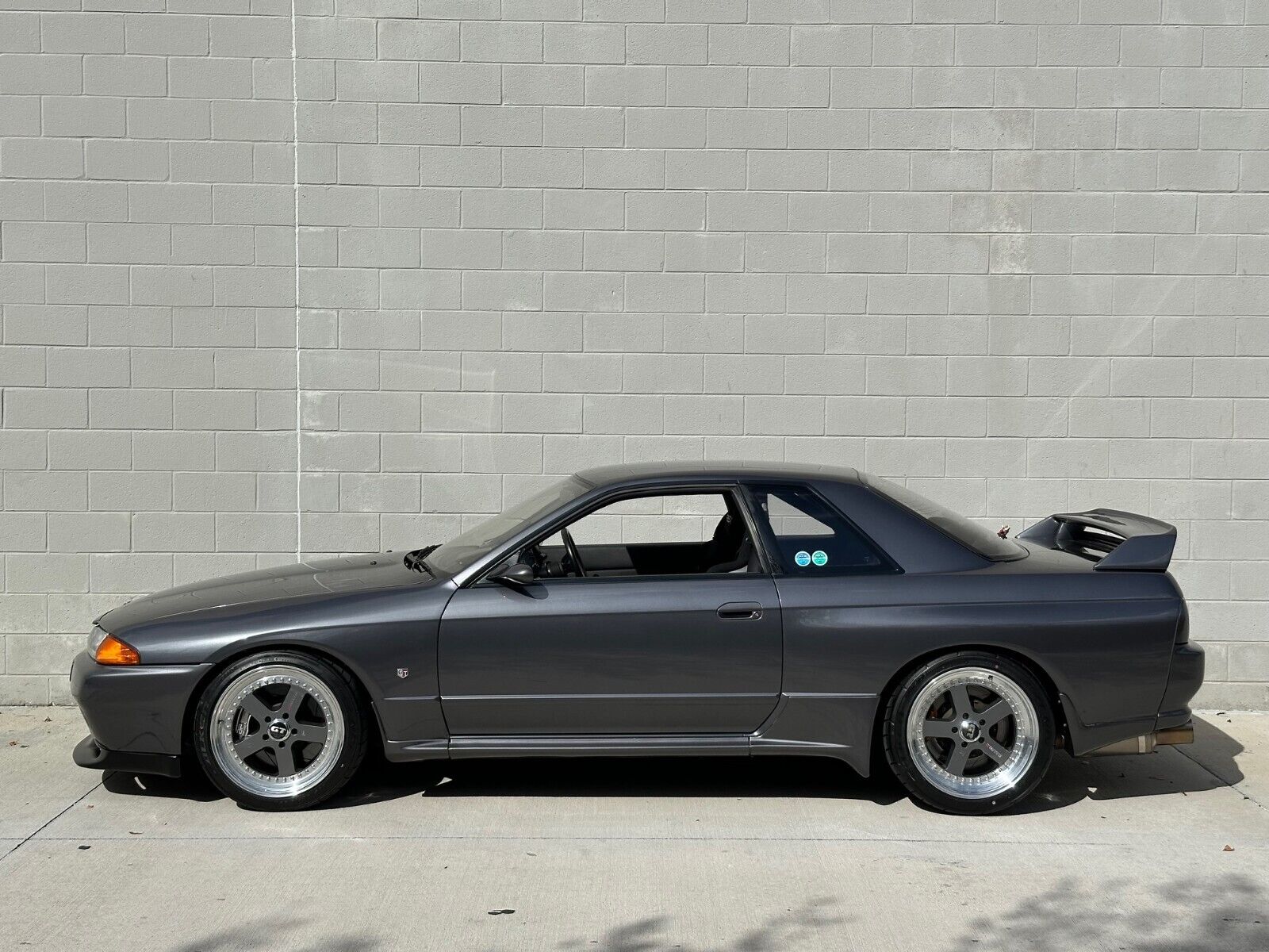 Nissan-GT-R-1994-1